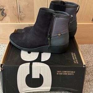 BOGS Women's Vista Rugged Zip Snow Boot. EUC and quite possibly only worn once!